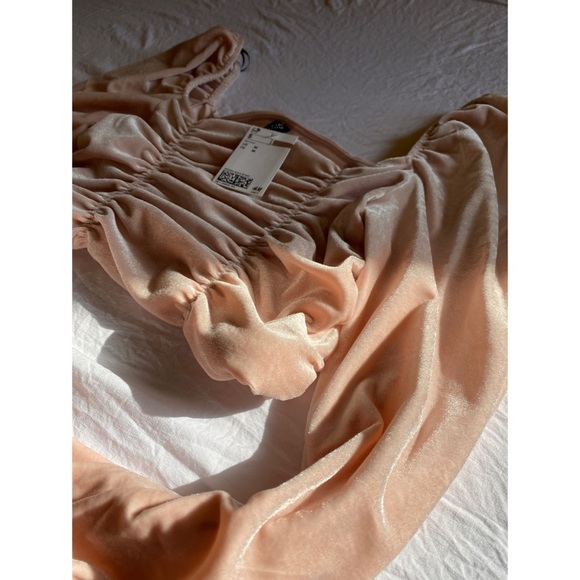 Beautiful pink velvet ruffle crop top 💕 - Picture 2 of 5